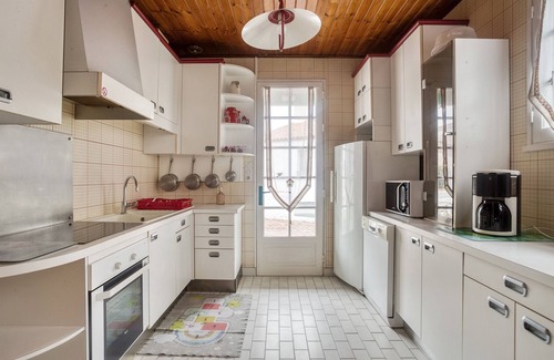 La Tranche-sur-Mer House | Holiday Home 'Maison Am Stram Gram' with Private Terrace and Wi-Fi