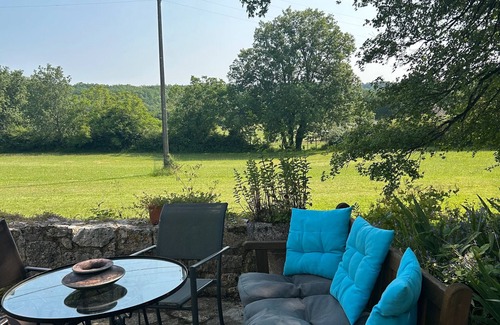 Montaigu-de-Quercy House | Holiday Home 'Le Clos Des Fées' with Private Terrace, Shared Garden and Wi-Fi
