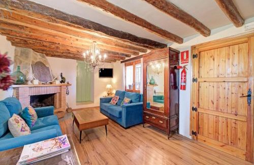 Fraga House | Holiday Home Fraga with Private Pool, cleaning included