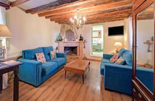 Fraga House | Holiday Home Fraga with Private Pool
