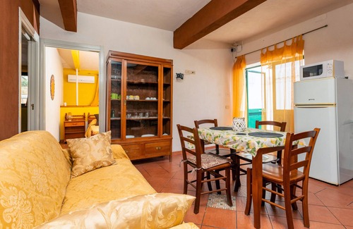 Piedimonte Etneo Apartment | Holiday Home 'Gelso' with Sea View, Wi-Fi and Air Conditioning