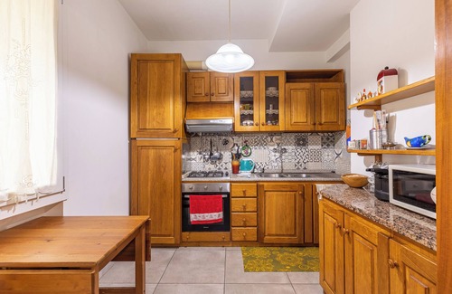 Poggio a Caiano House | Holiday Home 'Giuliana' with Private Terrace, Private Garden and Wi-Fi