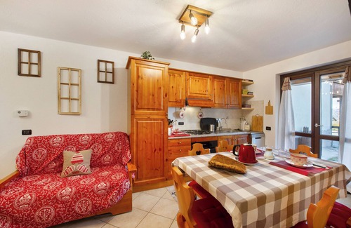 Saint-Vincent House | Holiday Home 'Gioiello Col De Joux' with Mountain View, Private Garden and Wi-Fi