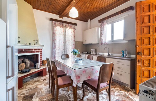Agios Ioannis House | Holiday Home 'Giorgos House First Floor' with Sea View, Private Terrace and Wi-Fi