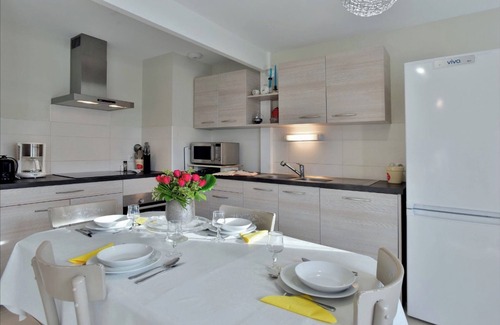 Morieux House | Holiday Home 'Gite 1 L Logis Des Grenouilles' with Private Terrace and Wi-Fi