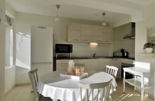 Morieux House | Holiday Home 'Gite 2 Le Logis Des Grenouilles' with Private Terrace, 3 Stars
