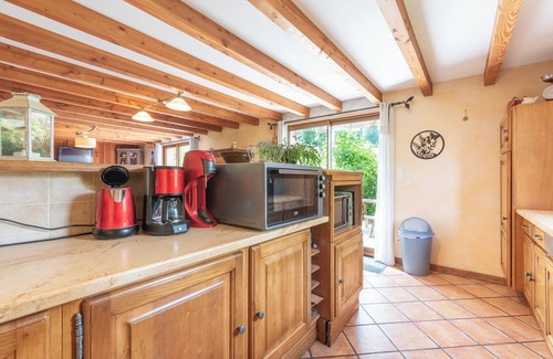 Bazus-Aure House | Holiday Home 'Gite Baupeillas' with Mountain View, Private Terrace and Wi-Fi