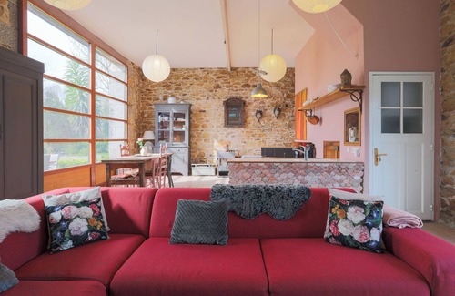 Prat House | Holiday Home 'Gite La Grange Cheval Rouge 4 Pers' with Shared Pool