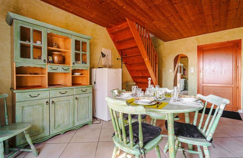 Marans House | Holiday Home 'Gîte Le Petit Sableau' with Pool and Spa, Private Terrace and Wi-Fi