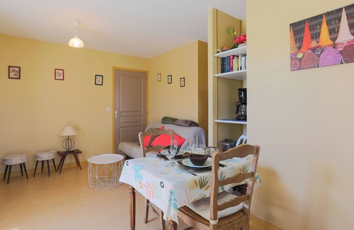 Plouezec House | Holiday Home 'Gîte Proche Mer 800 M' with Private Terrace, Shared Garden and Wi-Fi