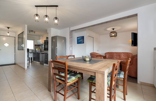 Riantec House | Holiday Home 'Gite Riantec - Maison Bord De Mer' with Terrace, Garden and Wi-Fi
