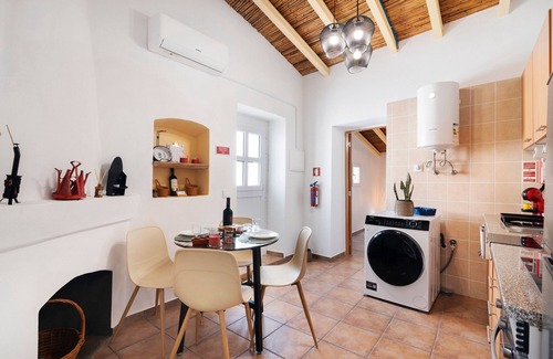 Mertola House | Holiday Home 'Gotinha D' Água' with Private Garden, Wi-Fi and Air Conditioning