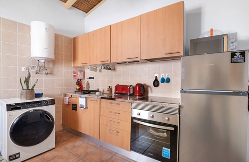 Mertola House | Holiday Home 'Gotinha D' Água' with Private Garden, Wi-Fi and Air Conditioning