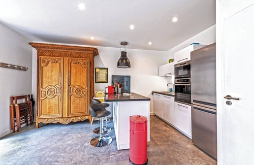 Locquirec House | Holiday Home 'Grande Maison Sur Le Port' with Sea View, Private Terrace and Wi-Fi