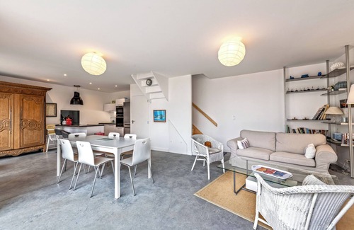 Locquirec House | Holiday Home 'Grande Maison Sur Le Port' with Sea View, Private Terrace and Wi-Fi