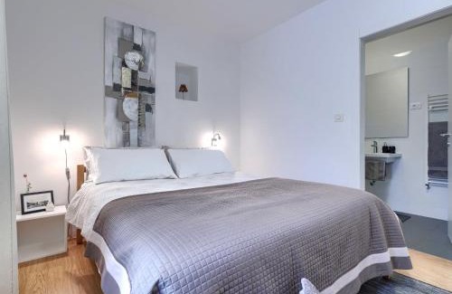 Topid House | Holiday Home Green by Interhome