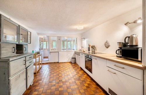Hohenstein House | Holiday Home 'Häusle An Der Hüle' with Private Terrace, Shared Garden and Wi-Fi