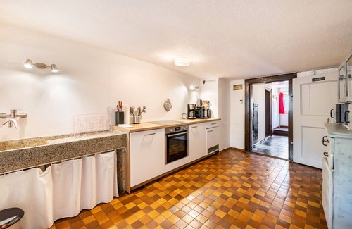 Hohenstein House | Holiday Home 'Häusle An Der Hüle' with Private Terrace, Shared Garden and Wi-Fi