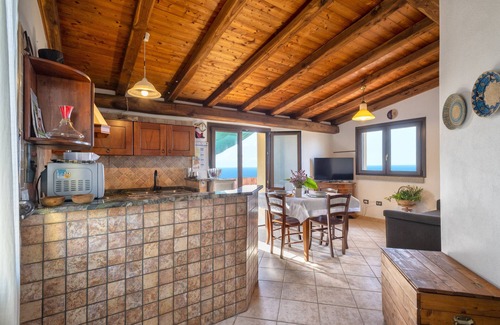 Castelsardo House | Holiday Home 'Hakéyah' with Sea View, Wi-Fi and Air Conditioning