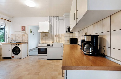 Hamdorf House | Holiday Home 'Hamdorf' with Private Terrace, Shared Garden and Wi-Fi