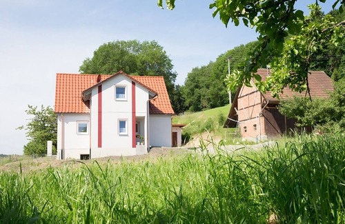 Hohenbodman House | Holiday Home 'Haus 1, 80 Qm, 2 Schlafzimmer' with Private Terrace, Shared Garden and Wi-Fi