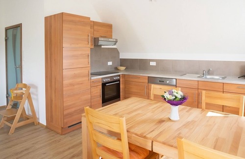 Hohenbodman House | Holiday Home 'Haus 2, 70 Qm, 2 Schlafzimmer' with Shared Garden, Balcony and Wi-Fi