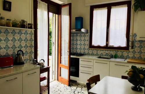 Marina di Pietrasanta House | Holiday Home House with garden close to the sea