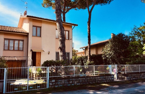 Marina di Pietrasanta House | Holiday Home House with garden close to the sea