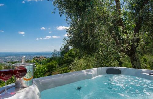 Macchino House | Holiday Home Il Paradiso by Interhome