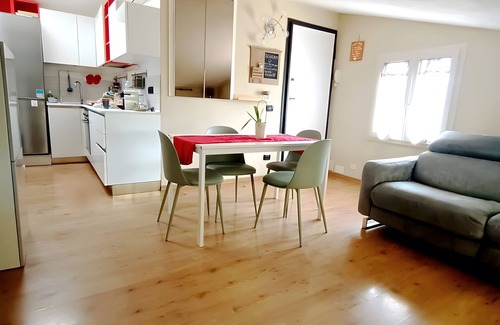 Massa House | Holiday Home 'Il Verziere Delle Rose' with Private Garden, Wi-Fi and Air Conditioning