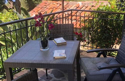 Caprioli House | Holiday Home 'Il Vicolo Casa Vacanze - Ulivo' with Sea View, Wi-Fi and Air Conditioning