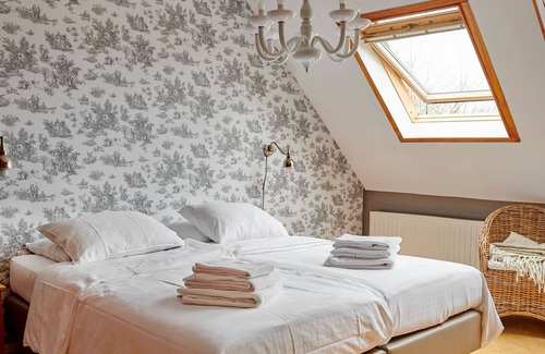 Schafelt House | Holiday Home in Baarlo with Hot Tub
