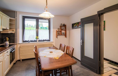 Buellingen House | Holiday Home in Bullingen with Garden