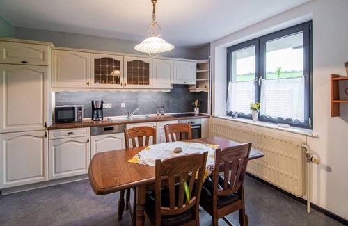 Buellingen House | Holiday Home in Bullingen with Garden