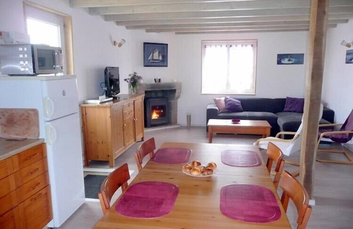 Cleder House | Holiday Home in Cléder near Les Amiets Beach