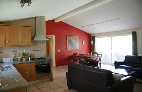 Covas House | Holiday Home in Covas with Pool and Nature