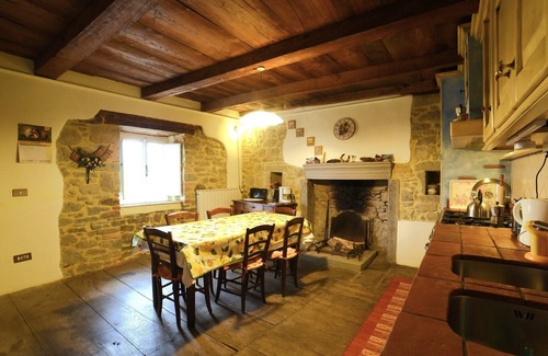 Pieve Fosciana Villa | Holiday Home in Garfagnana private gated pool, WIFI, stunning mountain views