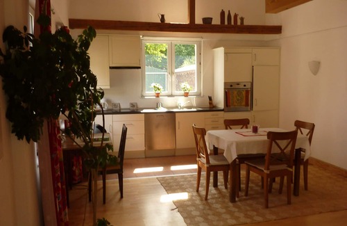 Niederloßnitz House | Holiday home in green with view of the vineyards