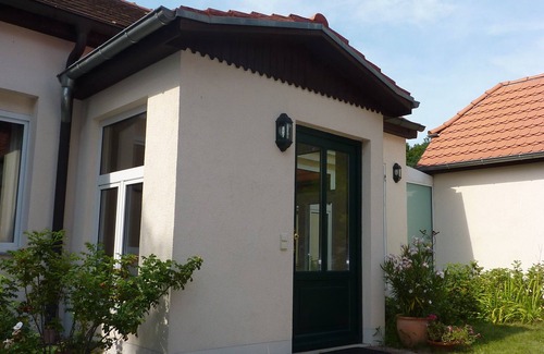 Niederloßnitz House | Holiday home in green with view of the vineyards