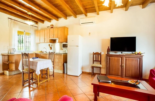 Guaro House | Holiday Home in Guaro with Private Pool