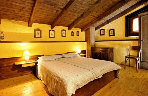 Rancio Valcuvia Apartment | Holiday home in a former mill from the 18th century. With 10 000 m�� of land and pool