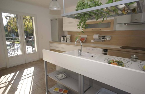 Le Thor House | Holiday Home in Le Thor with Private Pool