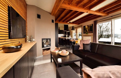 Nadrin House | Holiday Home in Nadrin Filly with Garden