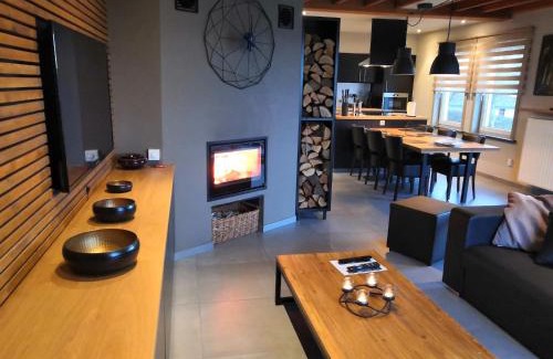 Nadrin House | Holiday Home in Nadrin Filly with Garden