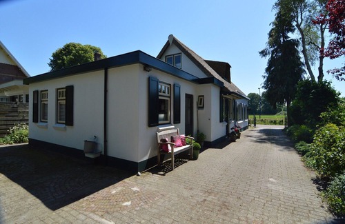 Nijeberkoop House | Holiday Home in Nijeberkoop near Nature
