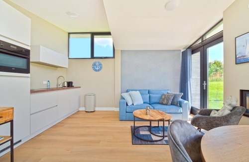 Leiderdorp House | Holiday Home in Oud Ade near Kaag Lakes