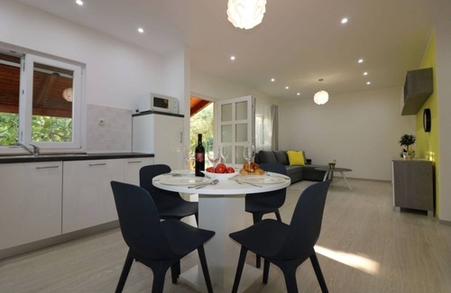 Antonci House | Holiday Home in Poreč with Terrace, Air condition, WIFI, Dishwasher (4400-8)