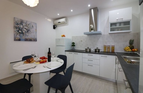 Antonci House | Holiday Home in Poreč with Terrace, Air condition, WIFI, Dishwasher (4400-8)
