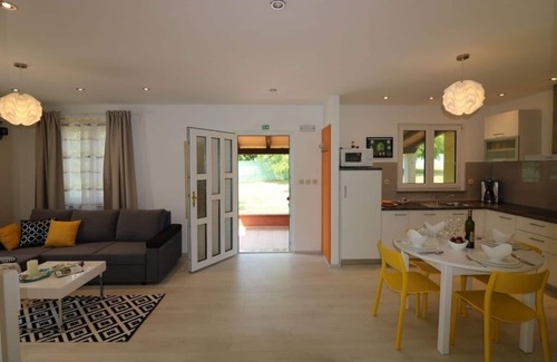 Antonci House | Holiday Home in Poreč with Terrace, Air condition, WIFI, Dishwasher (4400-1)