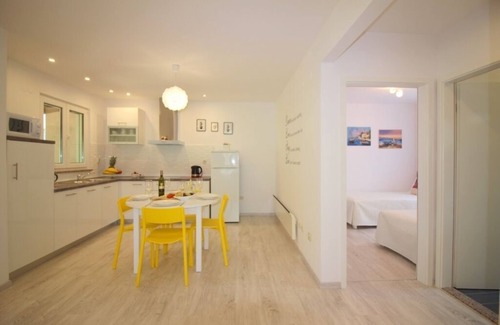 Antonci House | Holiday Home in Poreč with Terrace, Air condition, WIFI, Dishwasher (4400-3)
